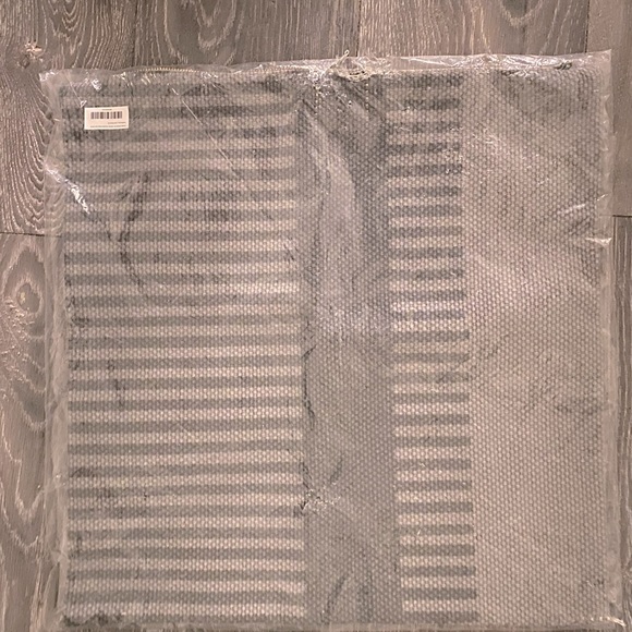 Indigo pillow covers plus pillow, m20" X 20" - Picture 7 of 16